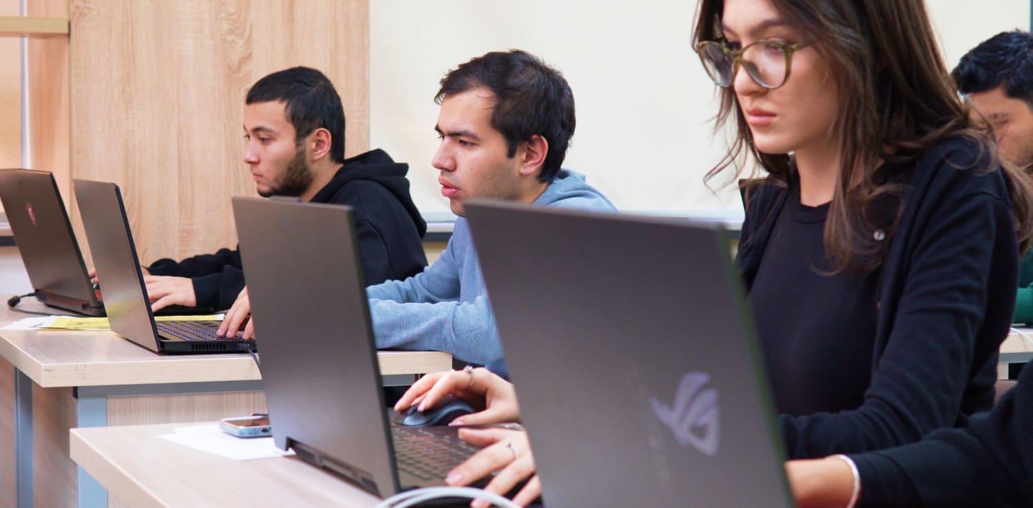 TALABALAR KELAJAK MAHALLALARINI LOYIHALASHTIRADI